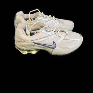 Nike Women's White and Pink Shox Reveal 3 Running Shoes Sneakers Size 10